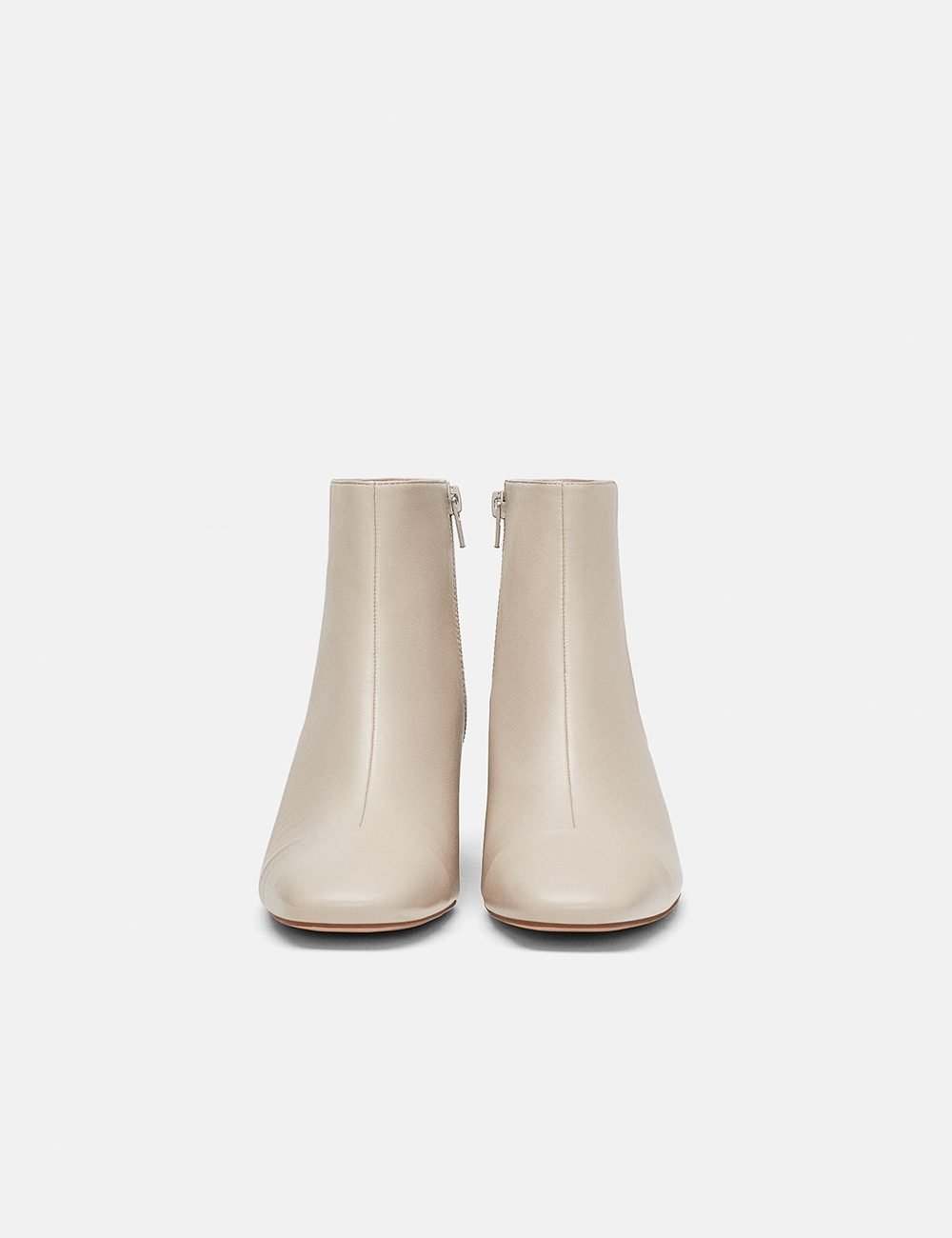 Mid-heel ankle boots with toecap